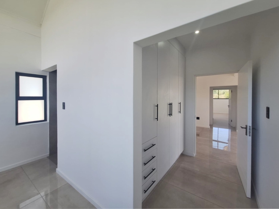 To Let 4 Bedroom Property for Rent in Redstone Private Country Estate North West